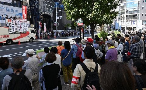 【画像】日本共産党 志位議長「若い方々が次々に足を止めて聞いてくださいました!」→いないだろと話題に