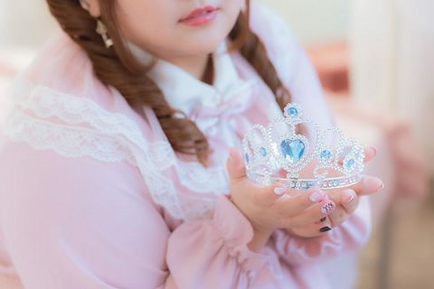 【脂報】日本人さん、ついにこのレベルの女子を「デブ」扱い…ルッキズム極まれり・・・・・!(画像あり)