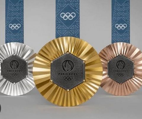 【画像】パリ五輪のメダルのデザイン、某国を煽ってると話題に