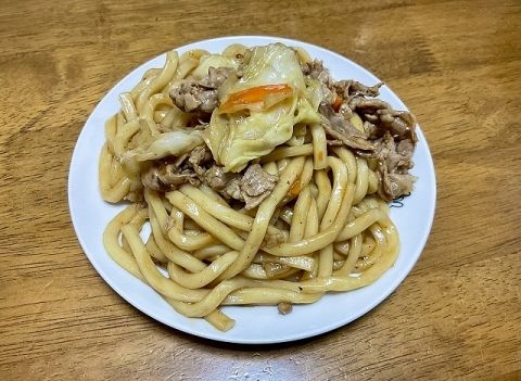 【疑問】焼きうどん←こいつが焼きそばと肩を並べられなかった理由wwwww