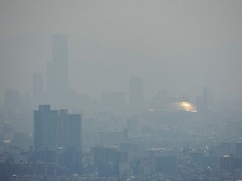 【呆然】電車内ぼく「ケンタッキーうめっww」見知らぬおじさん「それやめろよ 皆迷惑してんだよ」ぼく「え?迷惑してる人いたら手挙げて!」→結果・・・・・