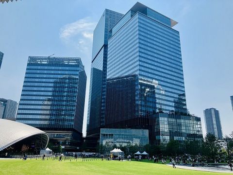 【画像】大阪の駅前を緑地広場にした結果wwwwwwwwwwwww→広場のない東京が羨ましがる…