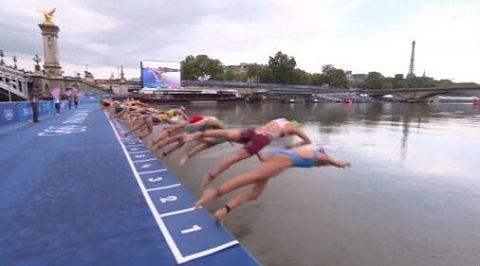 【パリ五輪】水質問題を抱えたままセーヌ川でトライアスロンを強行した結果、ガチで悲惨なことになる・・・