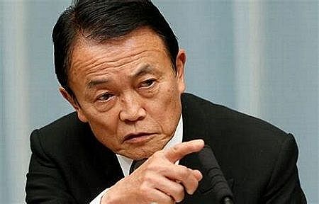 麻生太郎氏、副総裁をクビになる