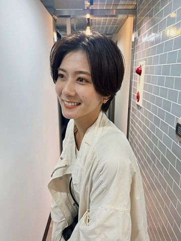 元AKB48清水麻璃亜さん、ばっさりイク