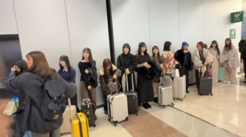 【櫻坂46】生中継された韓国到着の様子、現地である混乱が起きていた...