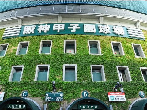 「夏の高校野球で日中の甲子園を使うのは選手、観客の健康上に問題がある。季節をずらすかドーム球場をつかうべき」←これ