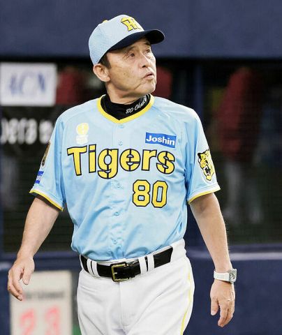 阪神・岡田監督、大竹のベンチ入りについて「誰?なんで?知らんよ、そんなの。マネジャーが間違えたんやろ。もう帰って焼肉屋行っとるよ」」