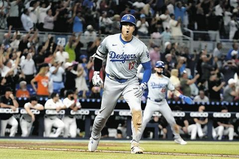 大谷翔平の申告敬遠を打診された敵将、放送禁止用語で「そんなのは××食らえだ」と拒否した直後、50号で玉砕…米メディア「野球ファンはシューメーカー監督に心から感謝しよう」