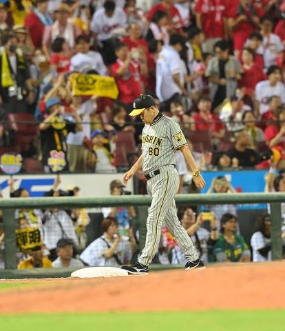 阪神・岡田監督　九回の絶好機逸を悔やむ「ひっくり返しとかなあかん」悔し涙の村上慮る「そら悔しいよ。負けたんやから。引き分けでもええわけやから」