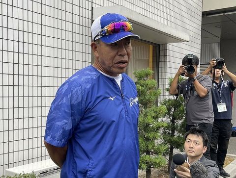 井上一樹「要請はありました。(中日の監督は)誰かがやらないといけないんでね。考えます」