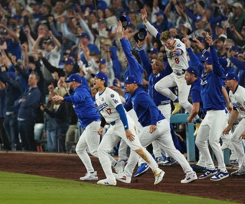 【MLB】ドジャースファン男女が不適切行為、開幕戦フリーマンのサヨナラ満弾後の観客席　ネットで拡散