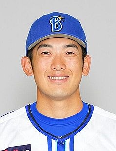 DeNA山本祐大、右手にギプスをして球場入り 前日に死球で途中交代