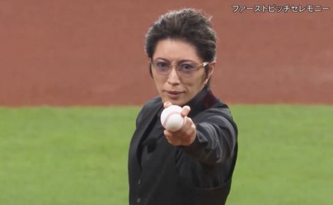 GACKTの始球式wwwwwwwww