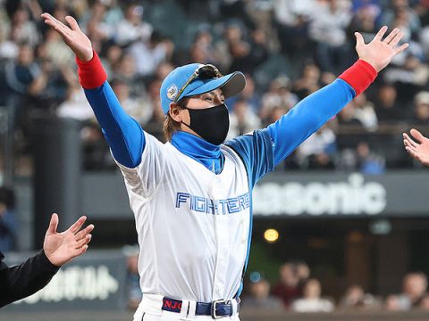 ビッグボス「就任以来3年連続で順位上げました。今季は優勝争いしてます。清宮を育て上げました」