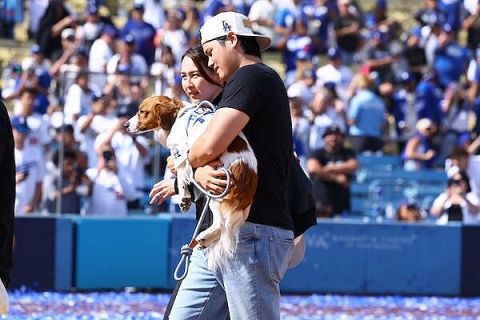 大谷翔平の愛犬デコピンをドジャースのマスコットに!ロバーツ監督が主張　ベッツは着ぐるみ製作を提案