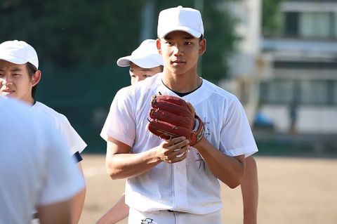 MAX153キロ、高校通算39本塁打、偏差値70! 東京の超進学校に現れた“規格外の男”