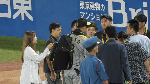 佐藤輝明、記者にマジギレで一触即発