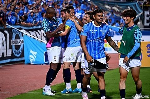 J2首位・横浜FC、ガブリエウ決勝弾で甲府下し3連勝!3位長崎はいわきに勝利し8試合ぶり白星!2位清水は山口に4-1大勝　J2第31節(関連まとめ)