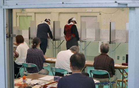 東京都知事選、中間投票率24.39%で前回から微増　どの候補が有利か