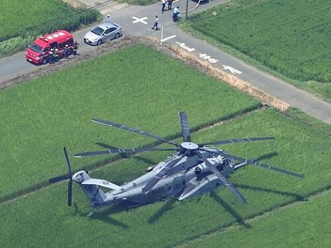 田んぼに米軍のヘリコプターが不時着　午前11時前に目撃者から通報→午後0時40分ごろ飛び立つ　けが人なし　神奈川・海老名市