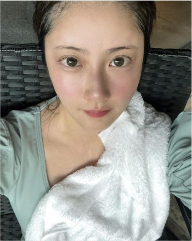 「もういじらないで」の声も 伝説のモテ美女・小澤美里、すっぴんショットで“ボトックス注射大失敗”を報告