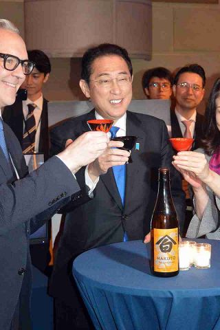 「吐き気しかしない」岸田首相　アメリカで“輪島塗で日本酒を堪能”のKY姿に寄せられる怒りの声…能登地方は豪雨被害で死者9名に