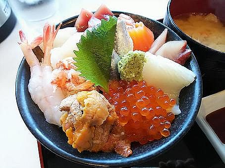 【事件発生】ボク「特上海鮮丼(2005円)をひとつ!」→ 店長と言い合いになる結果に…なぜなら…