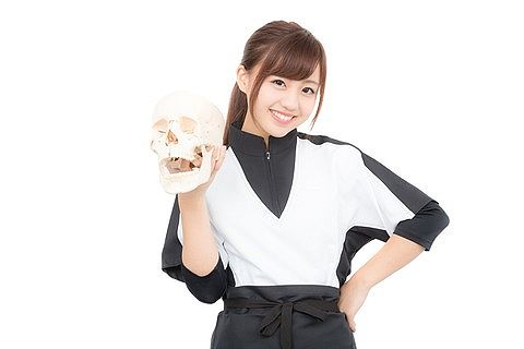 【意外な展開】教師「ほら、遺体袋からご遺体出して台に載せて。」解剖初回ぼくら「ヒエッ…」教員「怖がるな!ご遺体に失礼だろ!!!!!」→