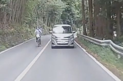 【動画】自転車おじさんの見事な運転がこちらwwwwwwwwwwwwwwww