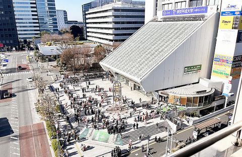 【悲報】閉館した中野サンプラザさん、跡地ビルの建設費が900億も高騰し着工も延期、駅前なのに廃墟状態に・・・