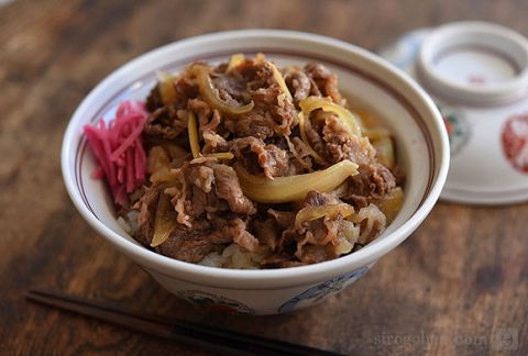 【疑問】吉野家「生娘を◯◯漬け」すき家「チーズ牛丼食ってそうw」松屋「みんなの食卓でありたい」