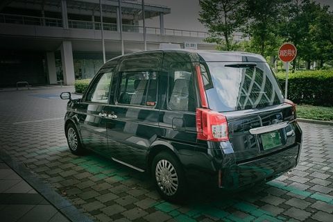 【朗報】タクシー運転手「大麻の匂いがする」→大物ラッパー逮捕wwwwwww