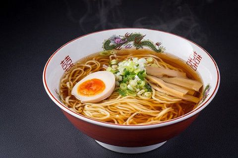 【悲報】外国人観光客「ラーメン1200円?安すぎだろ!」日本人「ラーメン1200円?高すぎだろ!」←この差wwwwwwwwwwwww