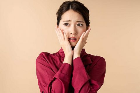 【悲報】男性教諭「頑張りすぎてない?大丈夫?」女性教諭「キモ!」 →結果・・・・・・