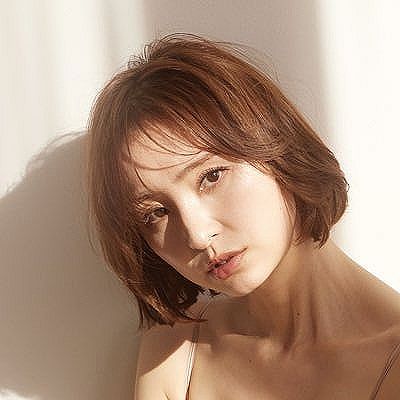 【悲報】篠田麻里子、娘を元夫に預け彼氏と旅行して炎上wwwww