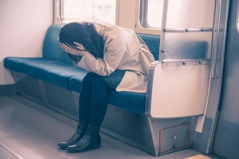 電車内で女性に言い寄っていた16歳少年、男子高校生に止められ「殺すぞ」と脅迫　女性が通報し逮捕