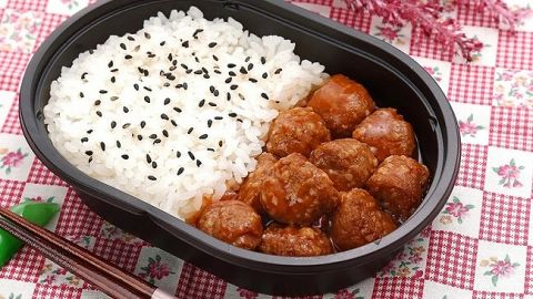 ローソンストア100「だけ弁当(イシイのミートボール)」発売 「だけ弁当(マルシンハンバーグ)」も再販