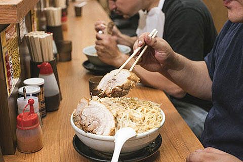 【朗報】ラーメン屋にティッシュが置いてない謎、解決する